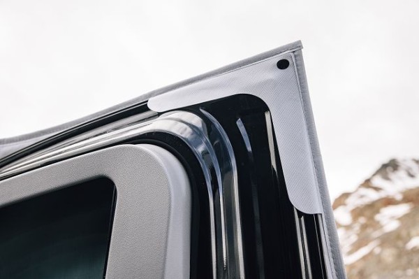 Sunlight Thermofenstermatte für Camper Vans auf Ford Transit