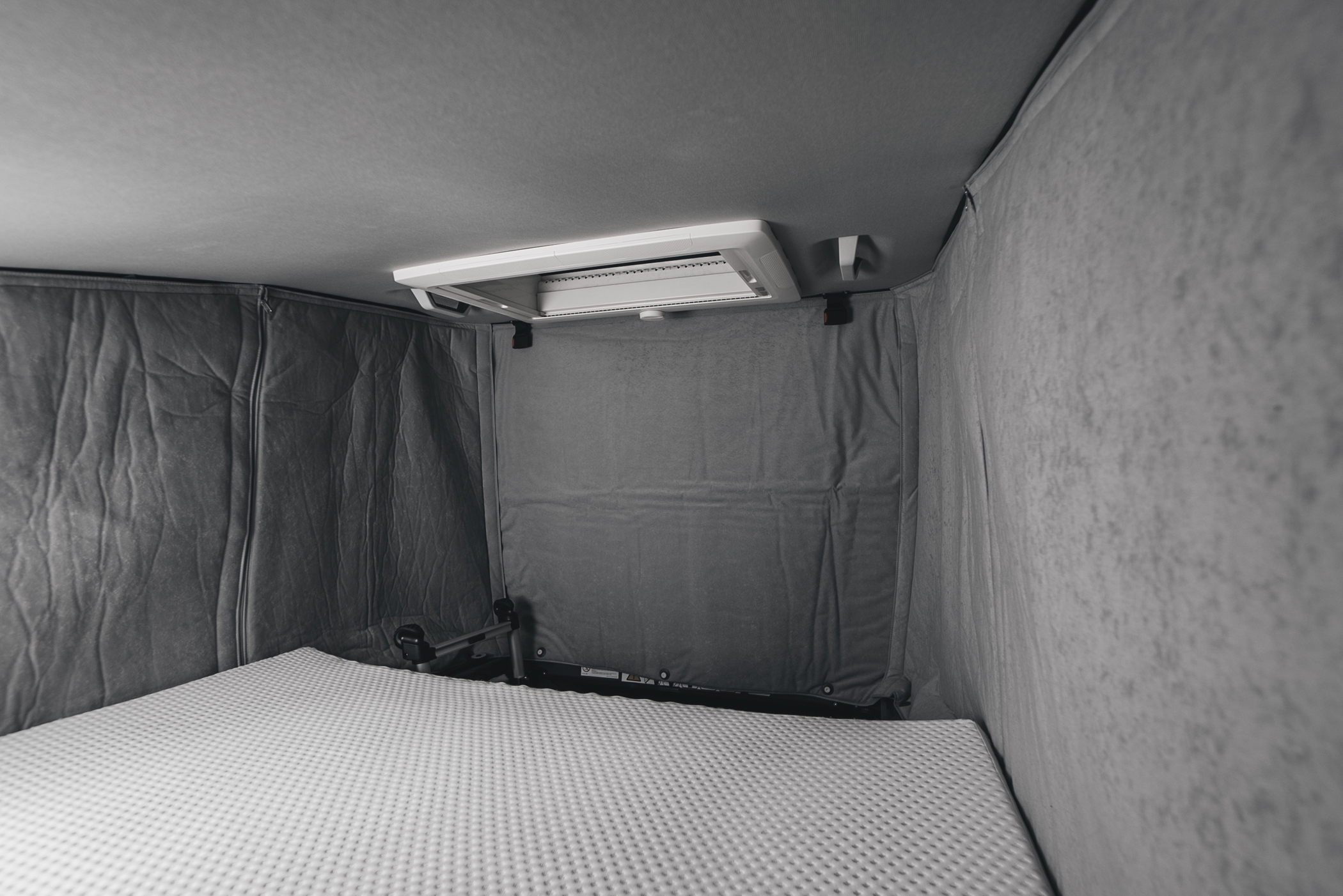 Carado Nachrüstset Schlafdachisolierung 4-teilig für Camper Van Schlafdach Fiat mit 180° Öffnung