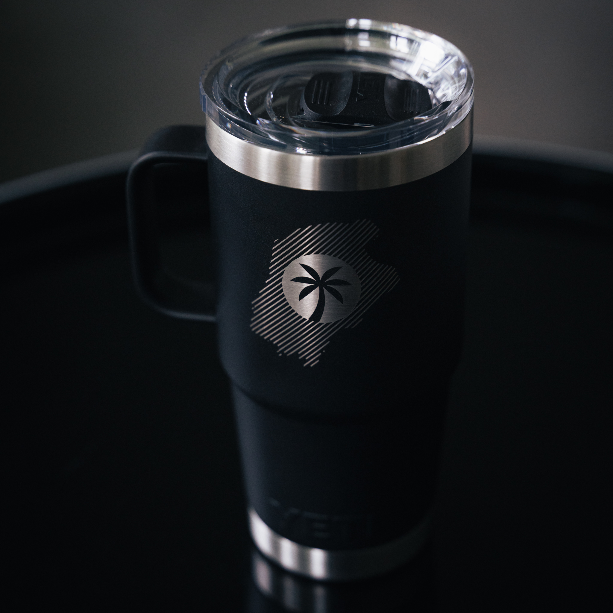 Sunlight × YETI Tasse – 591 ml (schwarz)