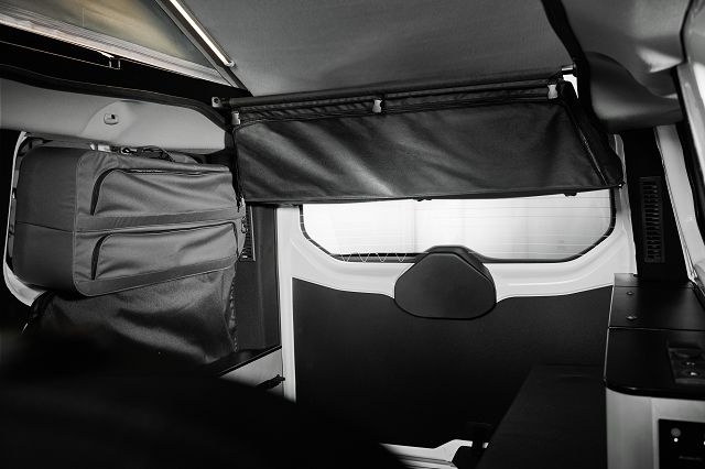 Kofferaum innen von Dethleffs Globevan mit Textiler Dachtasche und Seitentasche Befestigt 