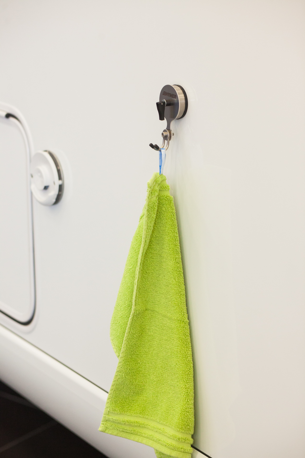 HYMER Mini-Saughalter Serie Handtuchhalter, Edelstahl mit Handtuch grün-aussen